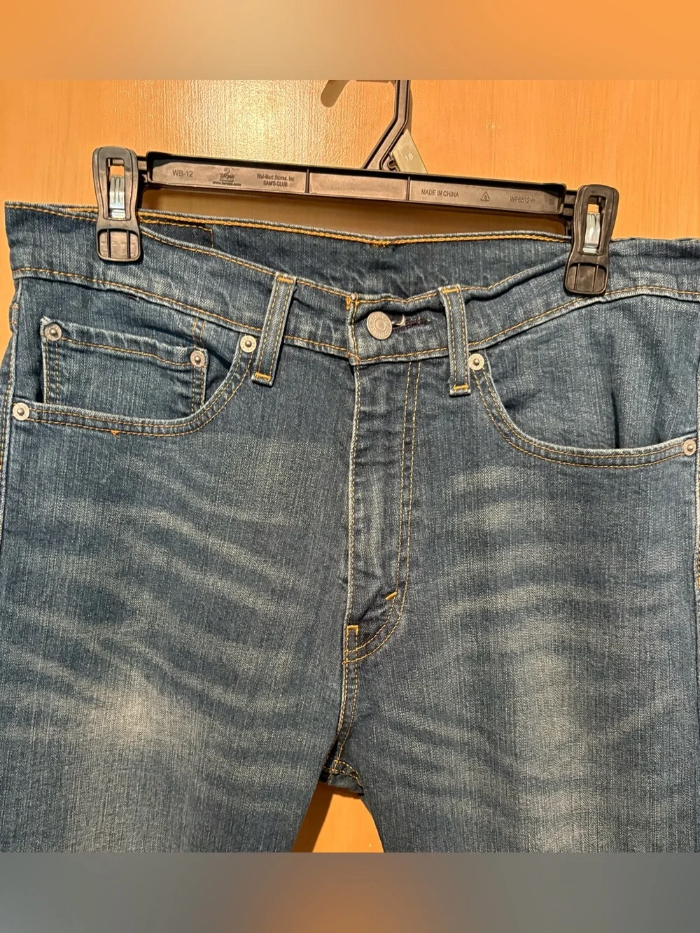 Levis comfortable straight